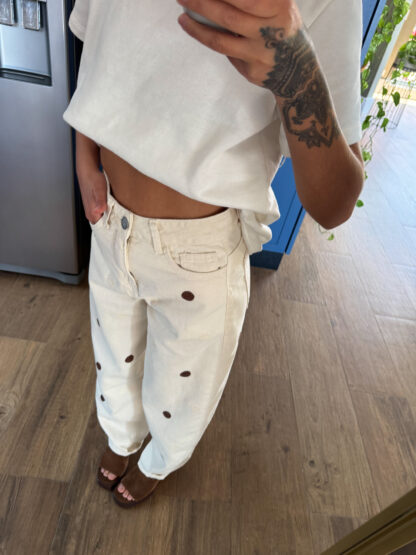 CALÇA SARJA BEGE COM BORDADO POÁ✨ - Image 7