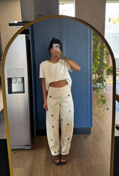 CALÇA SARJA BEGE COM BORDADO POÁ✨ - Image 3